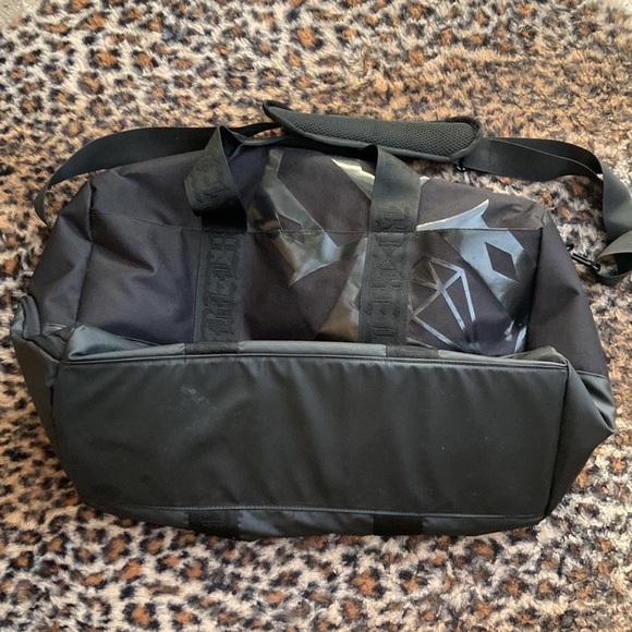 Rebel8 Weekender Duffel Bag - Picture 8 of 10